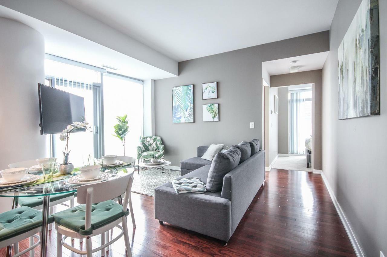 Sarkar - Entertainment District Apartment Toronto